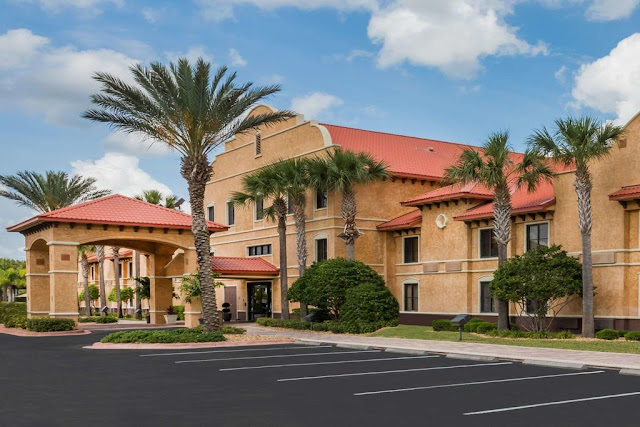 Welcome to Clarion Inn Ormond Beach at Destination Daytona hotel. This pet-friendly hotel is located at Destination Daytona, home of Bruce Rossmeyer's Daytona Harley-Davidson showroom. Along with easy access to I-95 and US Route 1, the hotel is within walking distance from restaurants, shopping, and motorcycle rentals.