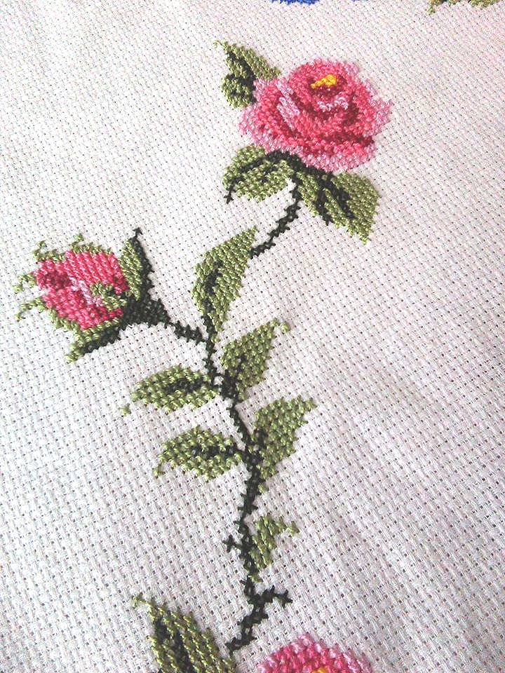 Gül Desenli Etamin Seccade Kanaviçe Şablon, Yakın Çekim Kumaş Kağıt