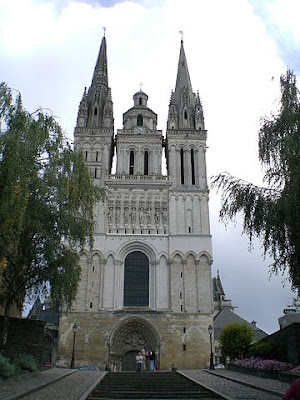 "Cathedrale saint maurice angers proche" by Romainberth - Own work. Licensed under CC BY-SA 3.0 via Wikimedia Commons - http://commons.wikimedia.org/wiki/File:Cathedrale_saint_maurice_angers_proche.jpg#/media/File:Cathedrale_saint_maurice_angers_proche.jpg