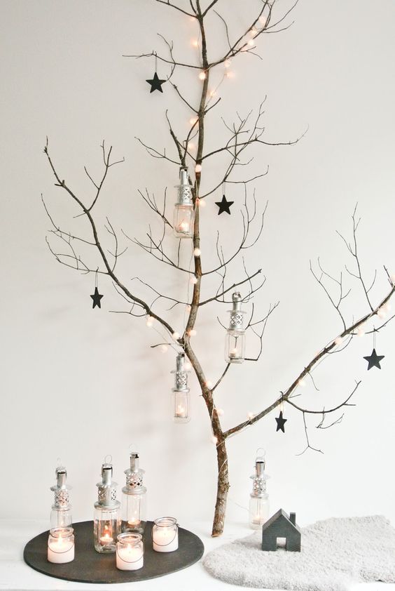Árbol de Navidad con ramas Hacer un Árbol de Navidad con ramas de arbustos decoradas