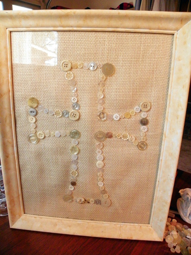 Southern Traditions Boutique: Create your very own Button Art ~ Cross