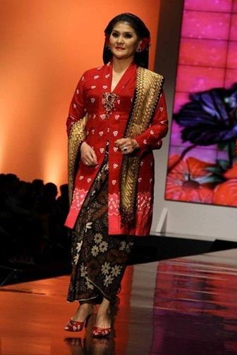 Model Kebaya Modern Terbaru Warna Merah