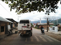 Disamosir ambulans digunakan untuk ngangkut barang, dan langsung mendapat kencaman Disamosir ambulans digunakan untuk ngangkut barang, dan langsung mendapat kencaman