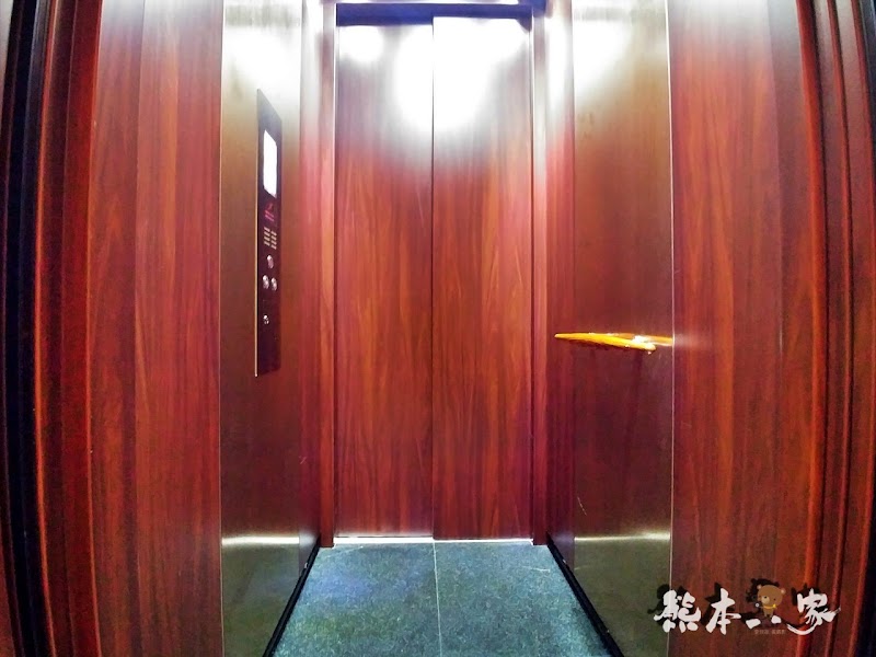 三重江月行館|挑高房型與媲美好樂迪KTV視聽室獨立空間|大窗綠化環境好舒適
