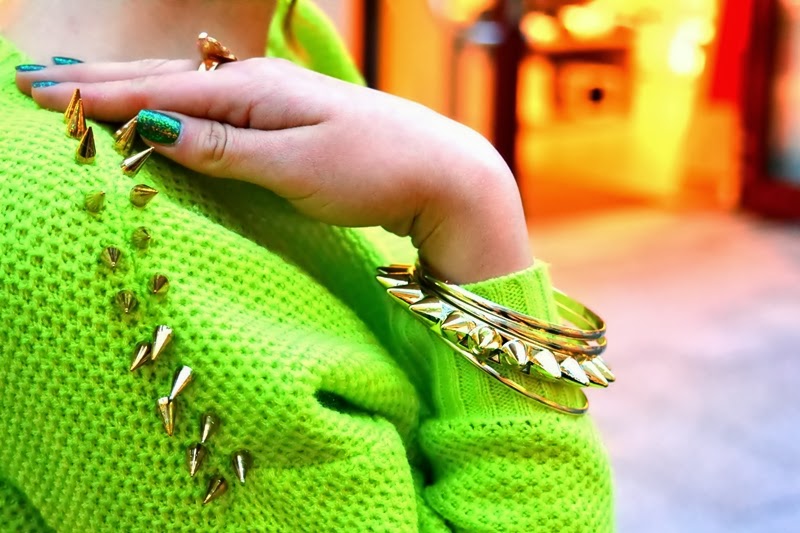 neon stacheln spikes pullover detail