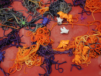 That Creative Teacher: Halloween Sensory Table