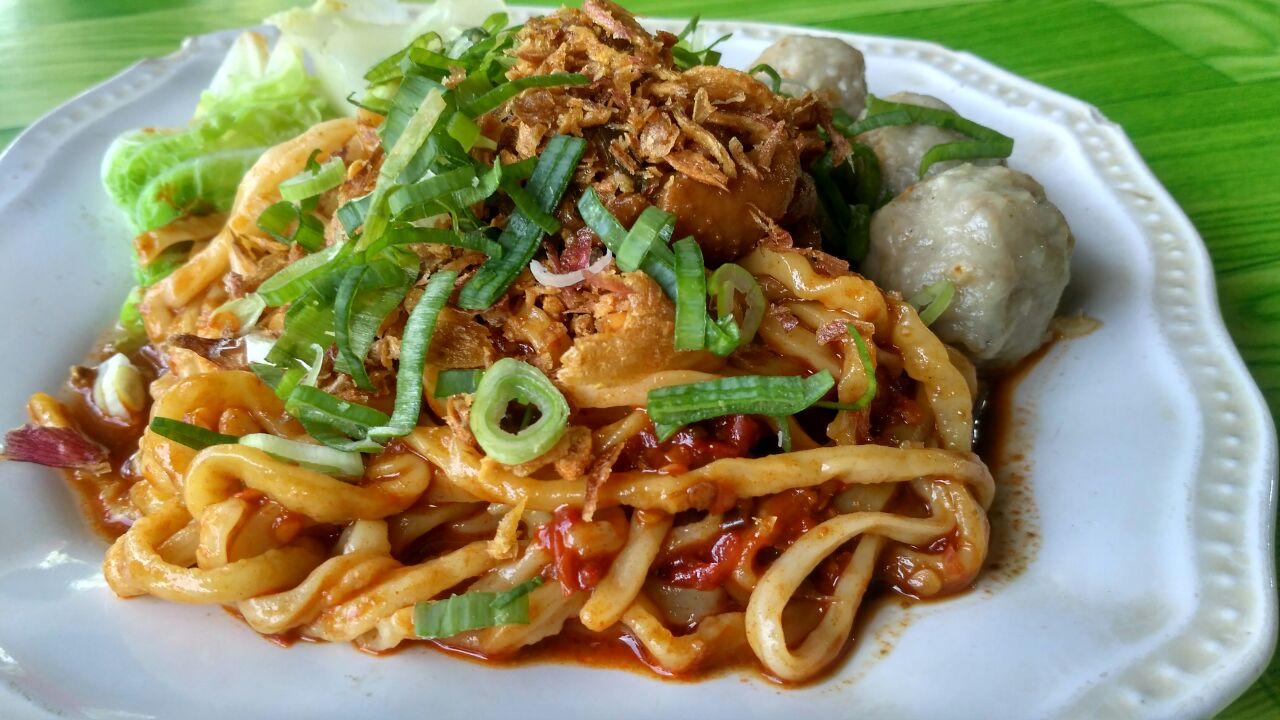 Makan Siang dengan Mie Level Miago Spicy Bakso