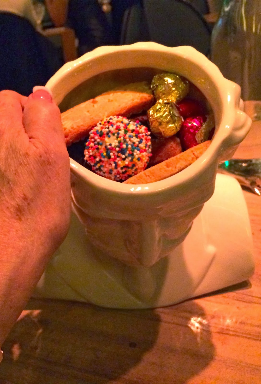 LAS VEGAS DAZE: Rose.Rabbit.Lie-It's a restaurant, it's a show, it's fun!