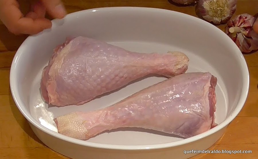 Jamoncitos de pavo confitados con cebollitas glaseadas