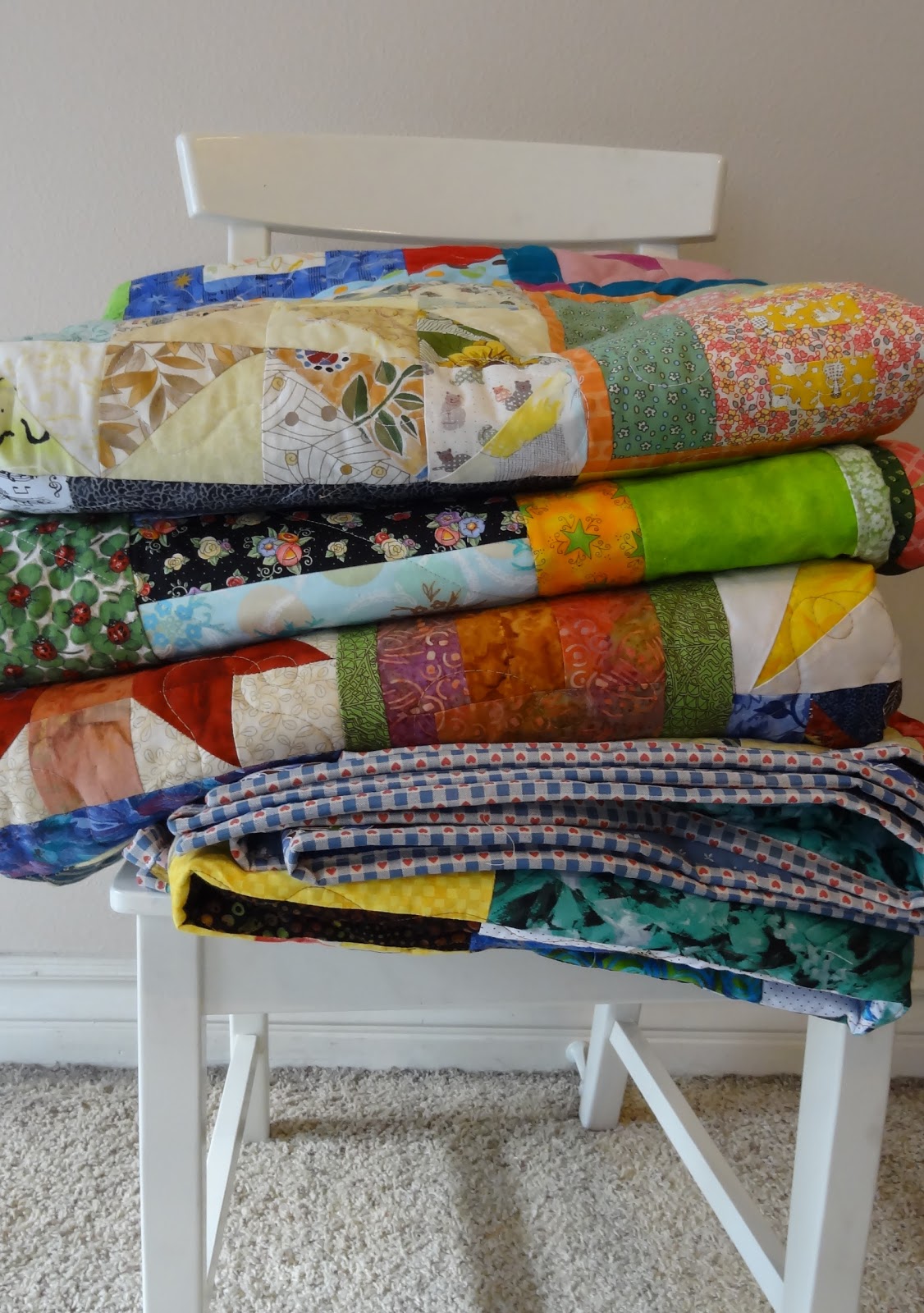 Love Laugh Quilt Nice pile o' quilts