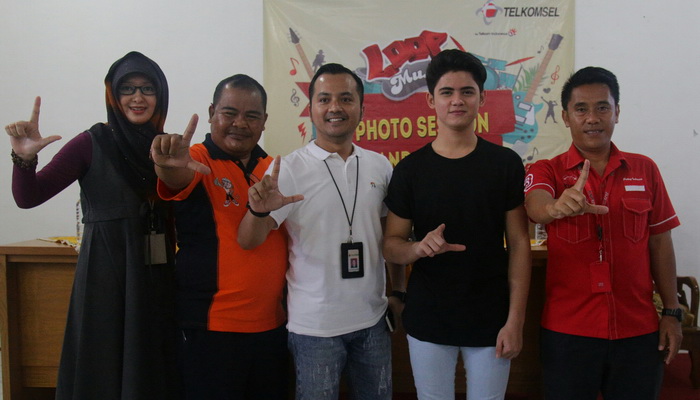 Dihadiri Aliando Syarief, Pelajar Gianyar Antusias Ikuti Telkomsel LOOP Musik