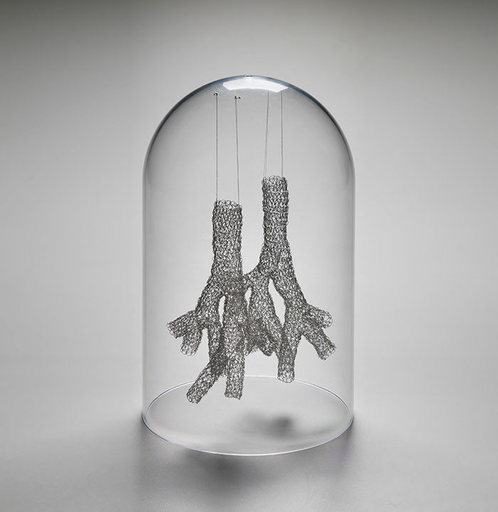 Anne Mondoro, ganchillo, corazon tres de, amigurumi corazon heart, alambre, corazon de hierro, como tejer un corazon, estas enfermo del corazon, manualidades con alambre