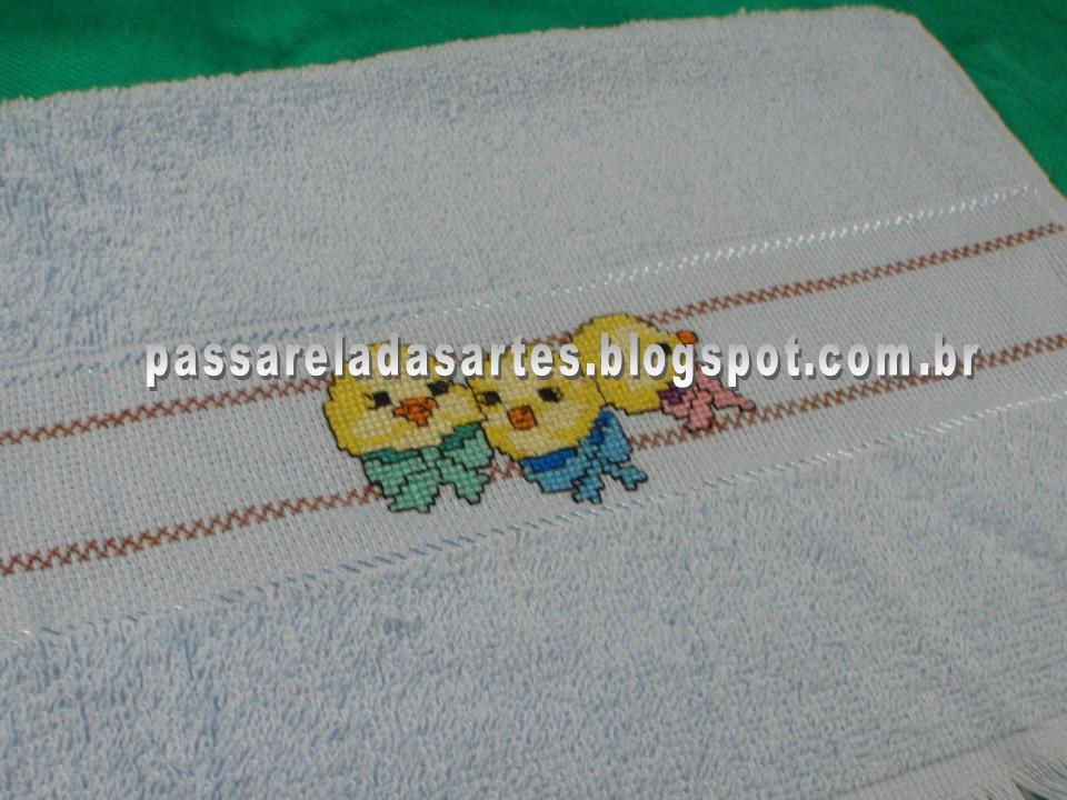 Artes na Passarela: Toalha para bebê com patinhos em ponto cruz