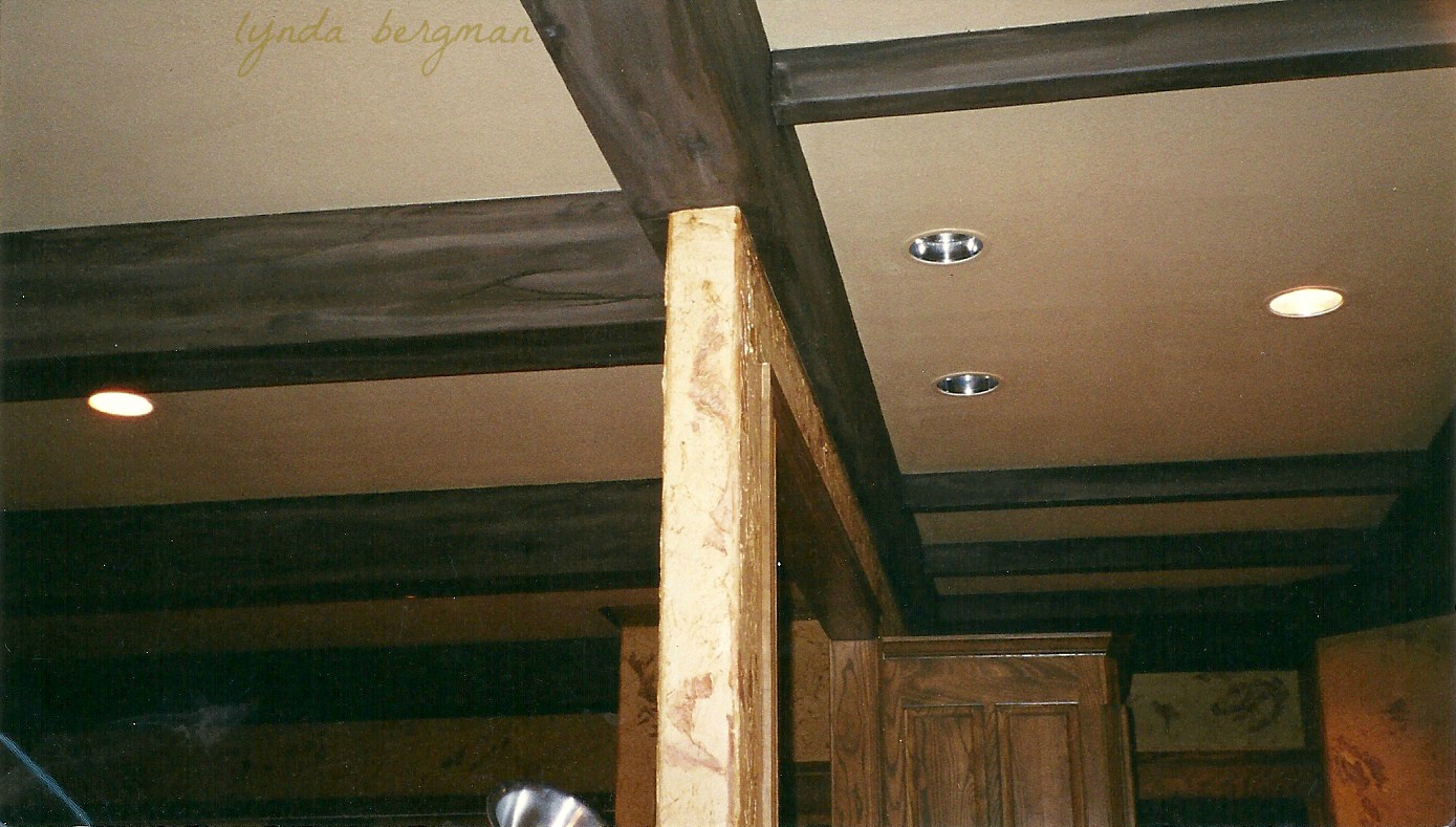 LYNDA BERGMAN DECORATIVE ARTISAN FAUX PAINTING CEILING BEAMS TO LOOK