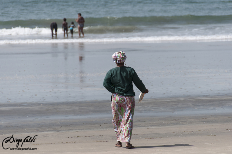 Playa de Senegambia y los cayucos de Tanji - Gambia, el país de los niños (1)