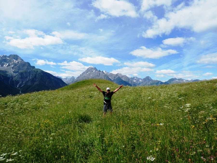 ruta-a-pie-subida-piz-spadla-suiza-alpes-transalpes-en-btt