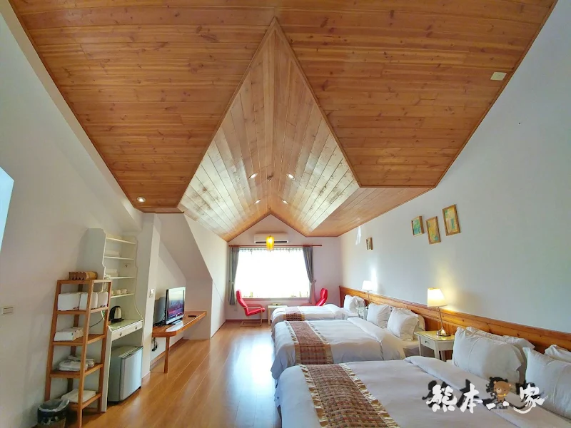 苗栗飛牛牧場親子住宿|牧場原墅家庭房|森林芬多精相伴的童趣屋