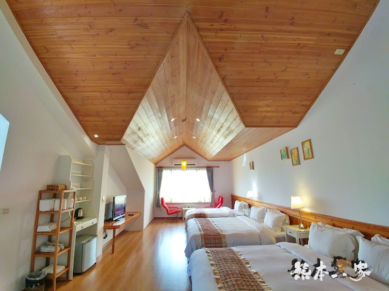 苗栗飛牛牧場親子住宿|牧場原墅家庭房|森林芬多精相伴的童趣屋