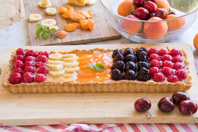 Tarta de crema y fruta fresca