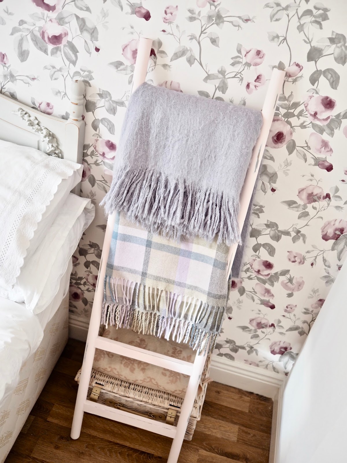 How To Hack The Ikea Satsumas Ladder, DIY Blanket Ladder Dainty Dress