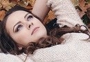 Le erbe che alleviano i disturbi della sindrome premestruale Donna con sintomi di sindrome premestruale