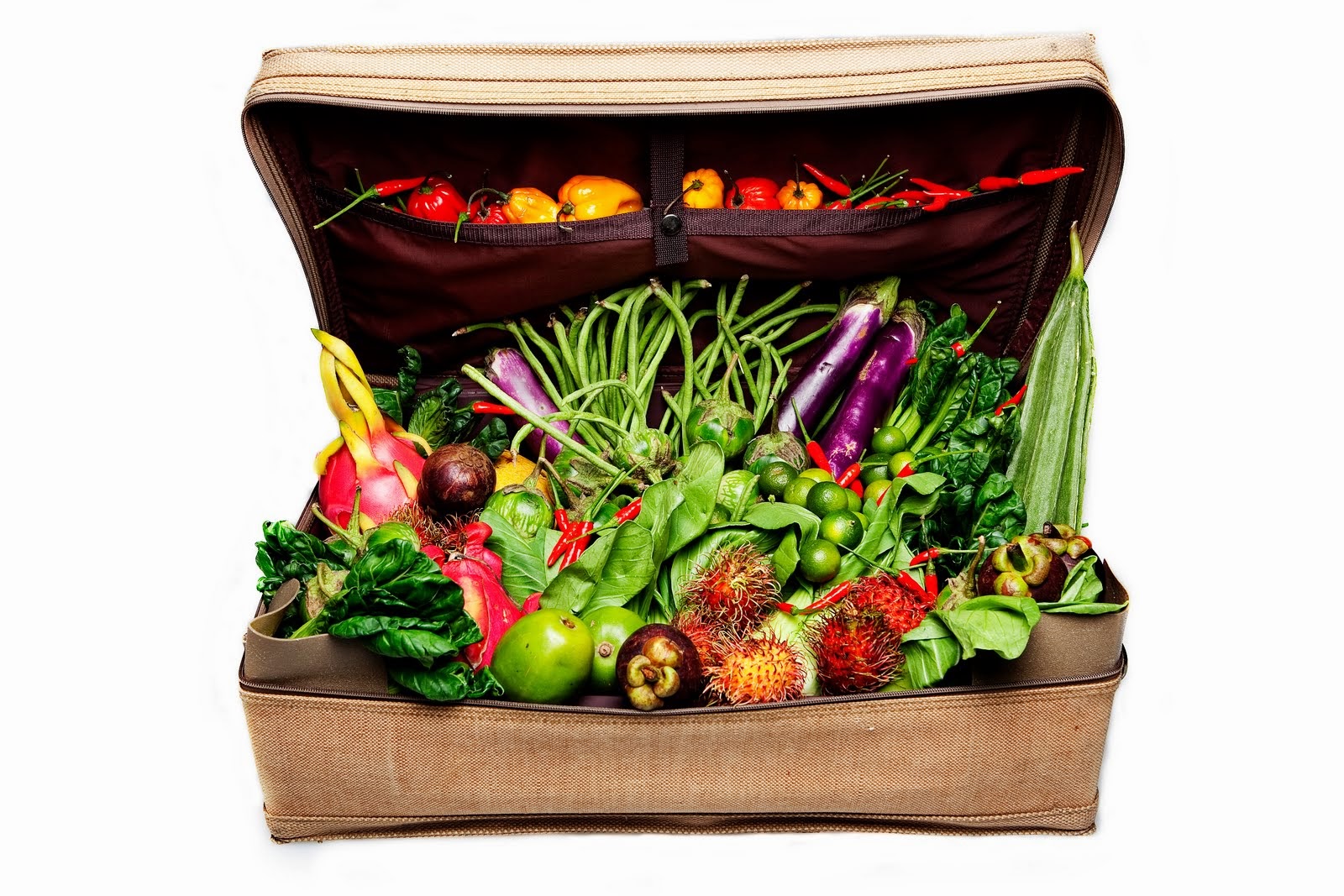 Провозить фрукты в самолете. Овощи. Овощи и фрукты. Сундук для овощей. Овощи в ящике.