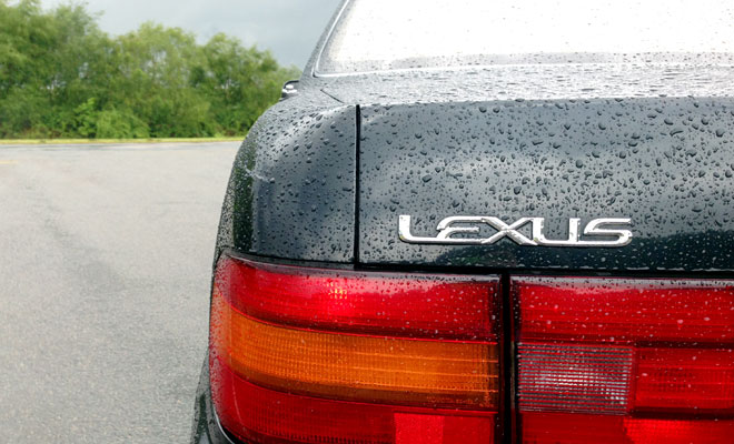 1990 Lexus LS400 UK boot badge