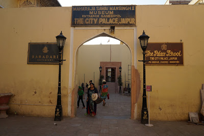Gerbang masuk city palace, Jaipur Gerbang masuk city palace, Jaipur