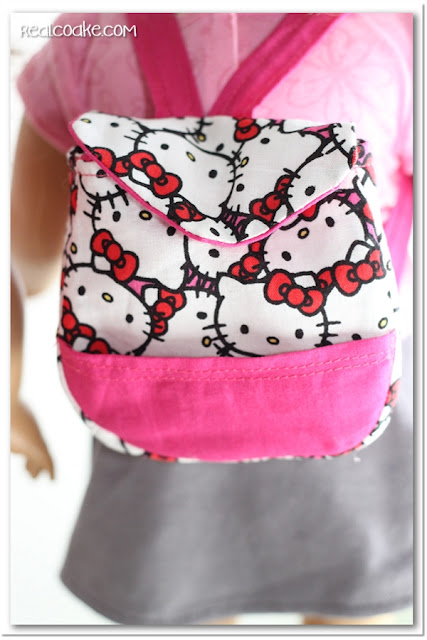 American Girl Doll pattern for cute backpacks for your dolls. #AmericanGirlDoll #Sewing #Pattern #AGDoll #RealCoake