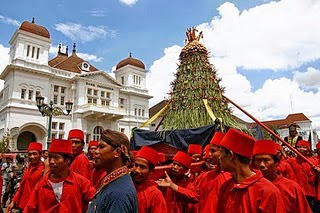 SASTRA ARAB BLOG: Perayaan Sekaten Keraton Yogyakarta: Antara Tradisi,  Dakwah, Dan Pasar