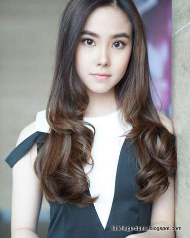 Agatha Chelsea - instagram Agatha Chelsea - instagram