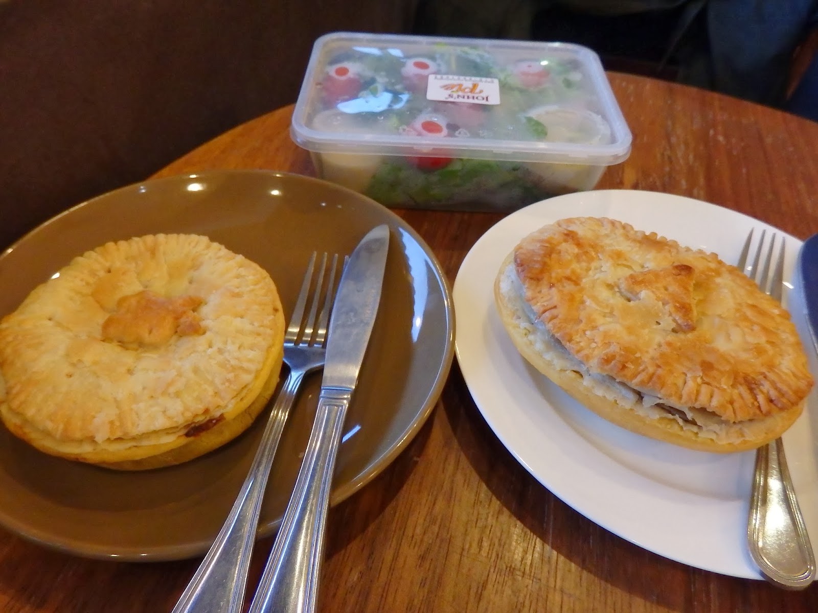 Painted Lips John's Pie Jalan Song, Kuching