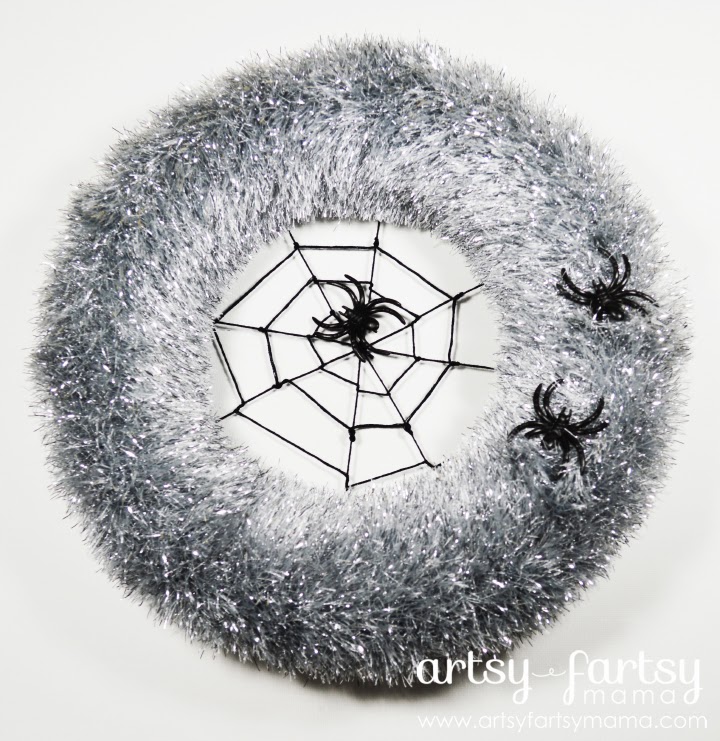 Easy Spider Web Wreath at artsyfartsymama.com #wreath #Halloween #spider