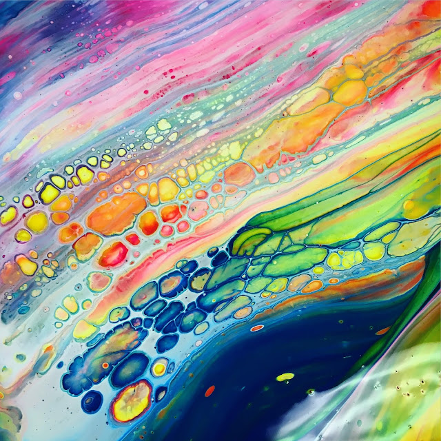 smART Class: Fluid Art Liquid Spread On Art To Dry Shiny
