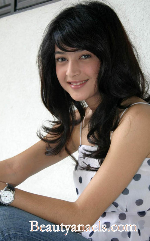 Hollywood Actress Sexy Indonesia Model Actress Nabila Syakieb Hot Cute Wallpapers