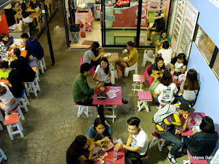 JJ GREEN MARKET, MERCADO NOCTURNO DE FIN DE SEMANA, BANGKOK. TAILANDIA