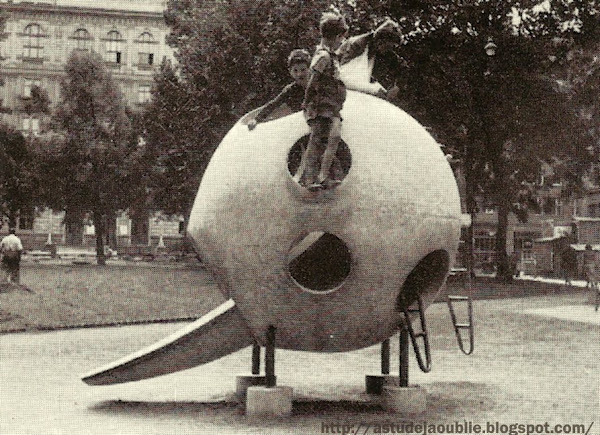 Vienna - Austria - Play Sculptures - Sculptures jeux  Création: Joseph Seebacher-Konzut  Création: 1957     Photos scannées de "Spielplatz und Gemeinschaftszentrum" - 1959.