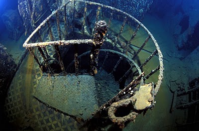 travel guide: Holiday destinations: Real Titanic Pictures Underwater