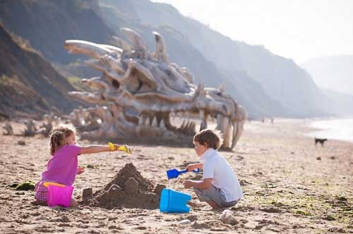 Gempar, Ditemukan Fosil Naga Terdampar Di Pantai Inggris 