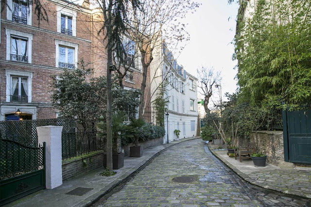Enchanting private and secret Avenue Frochot in Paris seen on Hello Lovely Studio