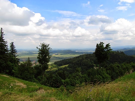 Panorama z Twierdzy Srebrnogórskiej w kierunku południowo-wschodnim. W centrum widać Masyw Brzeźnicy.