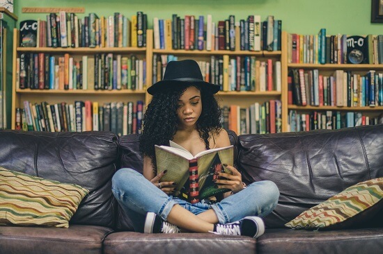 Gemar Membaca Buku? Ini 5 Rekomendasi Pekerjaan yang Cocok Untukmu!