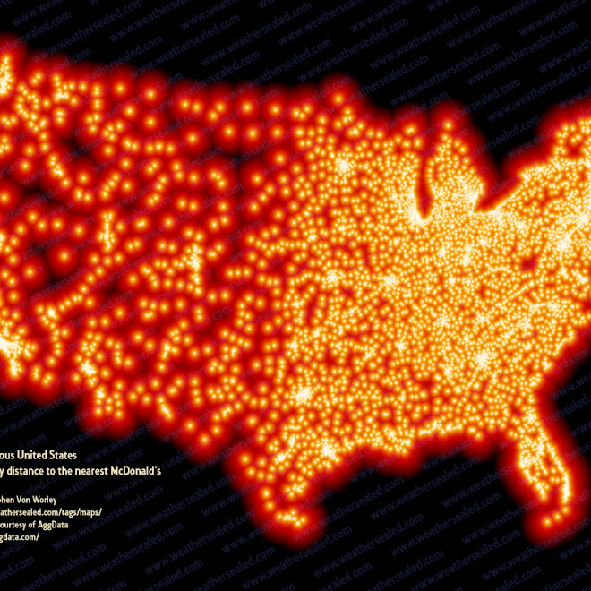 Photo :　全米のマクドナルドの店舗を光の点で現したら、まるで繁殖する細菌に国中が侵されているような分布図に仕上がってしまった…。