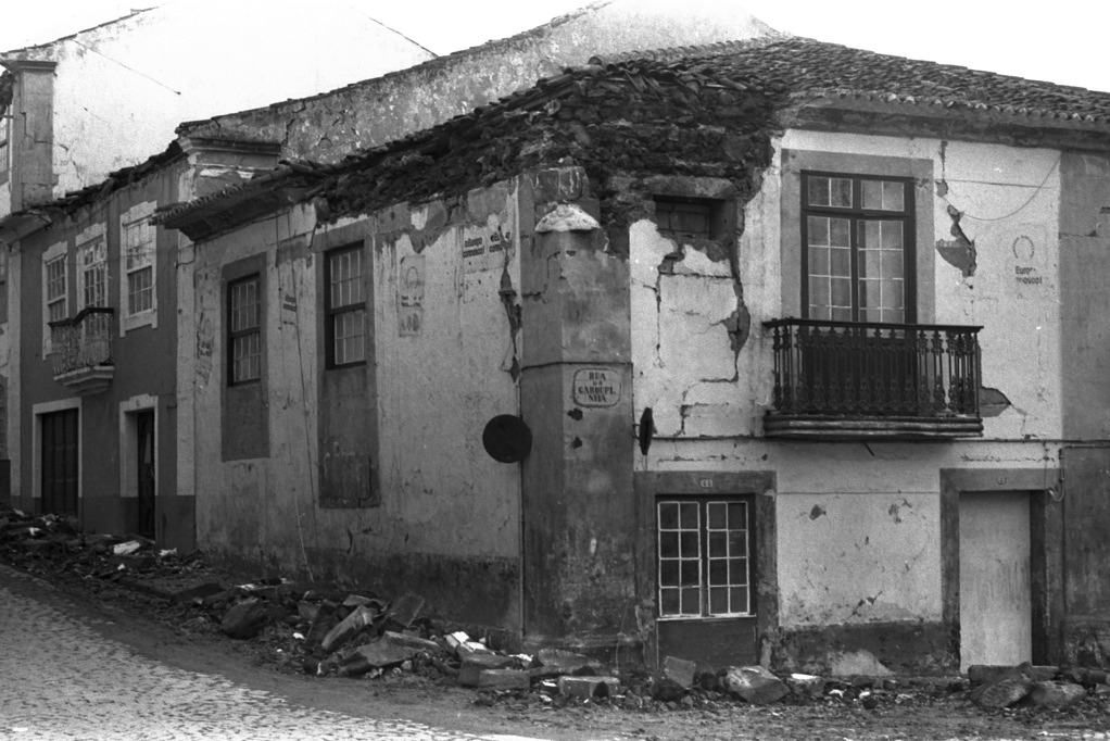 Calaméo - Monografia 10 anos após o sismo de 1-01-1980 - Volume I