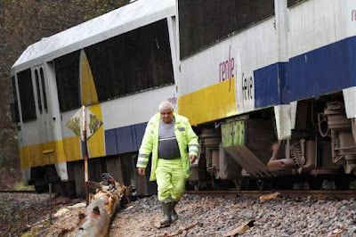 Temporal provocó el descarrilamiento de un tren en Galicia, 24 de Diciembre 2013