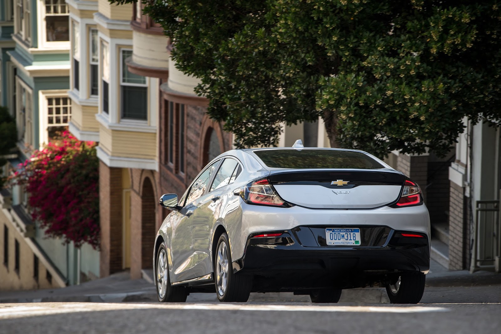 2017 Chevrolet Volt rear 3/4 view Rear 3/4 view of 2017 Chevrolet Volt