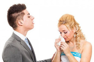 Μήνυσε τη σύζυγό του γιατί δεν την αναγνώρισε χωρίς make-up μετά τον γάμο
