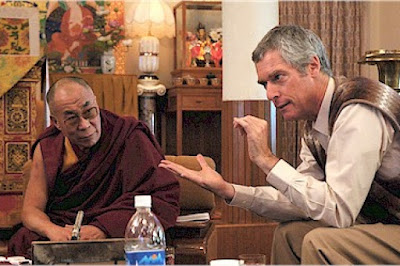 alan con el dalailama 816x544 El budismo y la física cuántica dicen lo mismo
