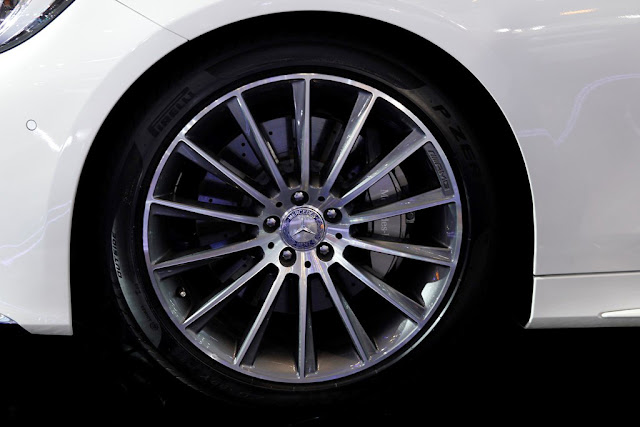 Mâm xe Mercedes S500 4MATIC Coupe Mercedes S500 4MATIC Coupe sử dụng mâm xe thể thao AMG 20-Inch, đa chấu