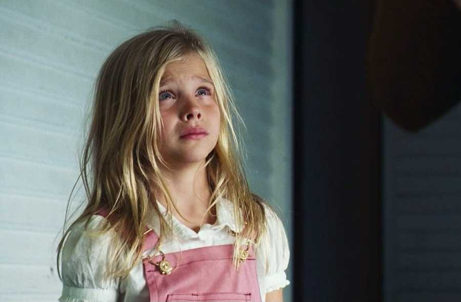Chloë Grace Moretz é atormentada no primeiro trailer do terror 'Greta' -  CinePOP